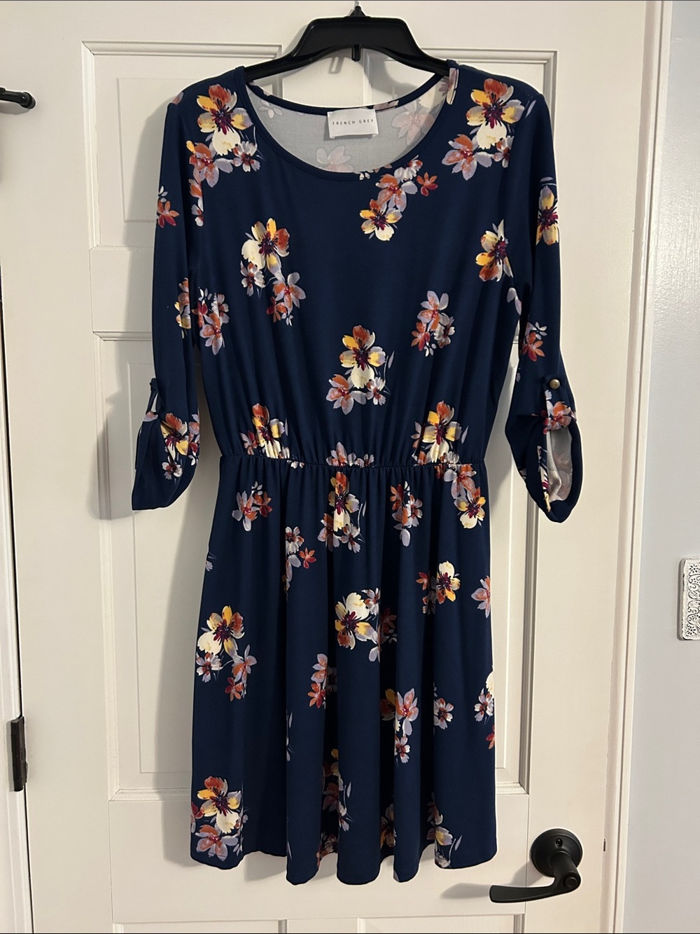 Navy Floral Midi Dress w/ Gathered Waist size med but stretchy perfect condition